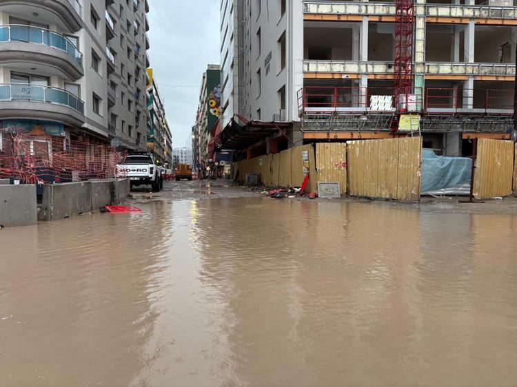 KORDON BOYU SUYLA DOLDU