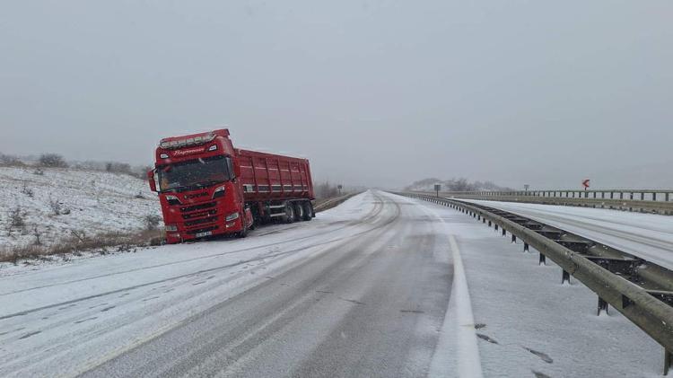 KIRKLARELİ VE TEKİRDAĞIN YÜKSEKLERİ BEYAZA BÜRÜNDÜ