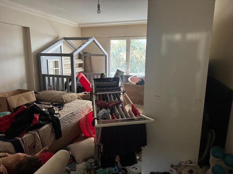 2 ÇOCUK UYGUNSUZ KOŞULLARDA BÜYÜYOR