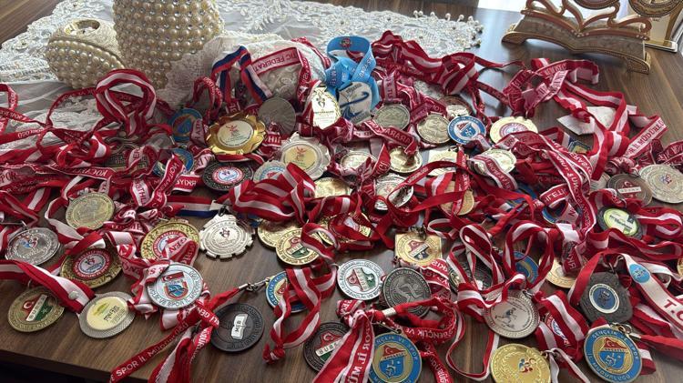 ATLETİZME SEÇİLDİM TÜRKİYE ŞAMPİYONU OLDUM