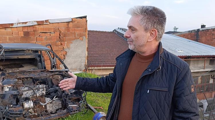 ‘LÜTFEN ARACINIZI ALIN, BİZ DE ÇATIMIZI ONARALIM’