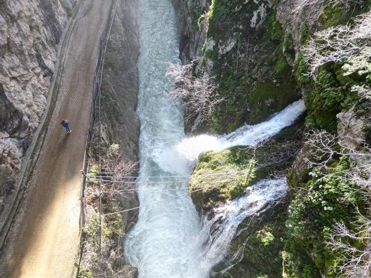 ERİYEN KAR SULARI İKİNCİ ŞELALEYİ OLUŞTURDU