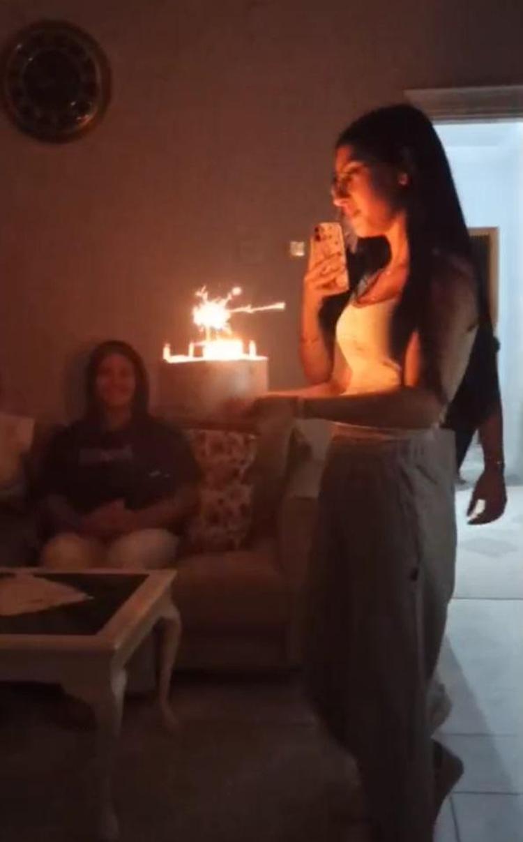 KAZADAN BİR SÜRE ÖNCE DOĞUM GÜNÜ İÇİN BİR ARAYA GELMİŞLER