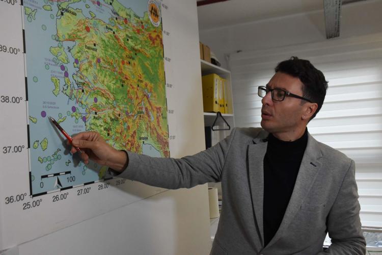 6.9 BÜYÜKLÜĞÜNDE BİR DEPREMDE FAZLA CAN KAYBI OLMA İHTİMALİ YÜKSEK