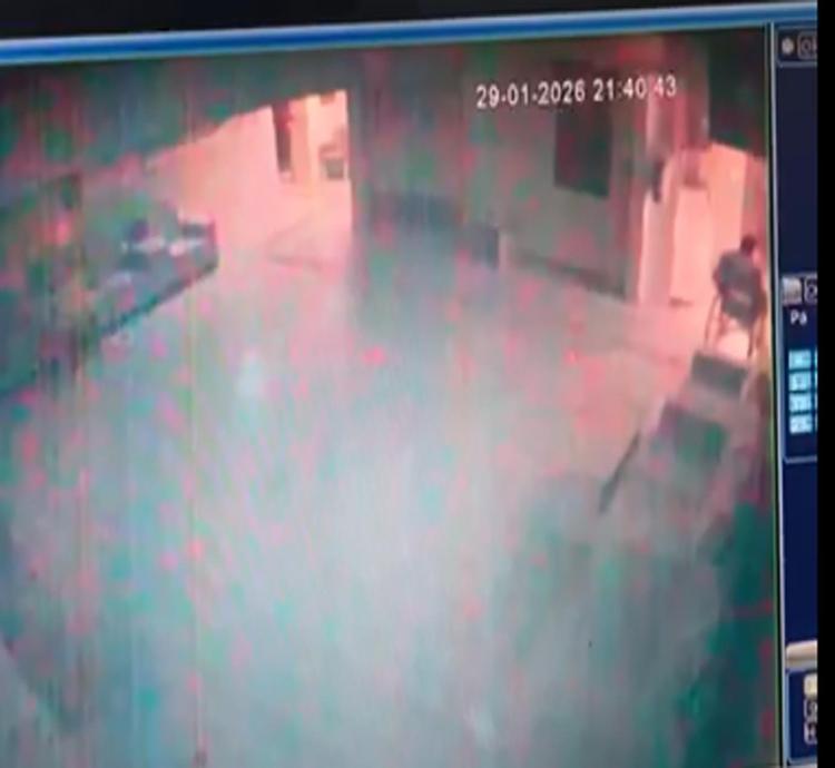 ALEV ALDIĞI ANLAR, KAMERADA