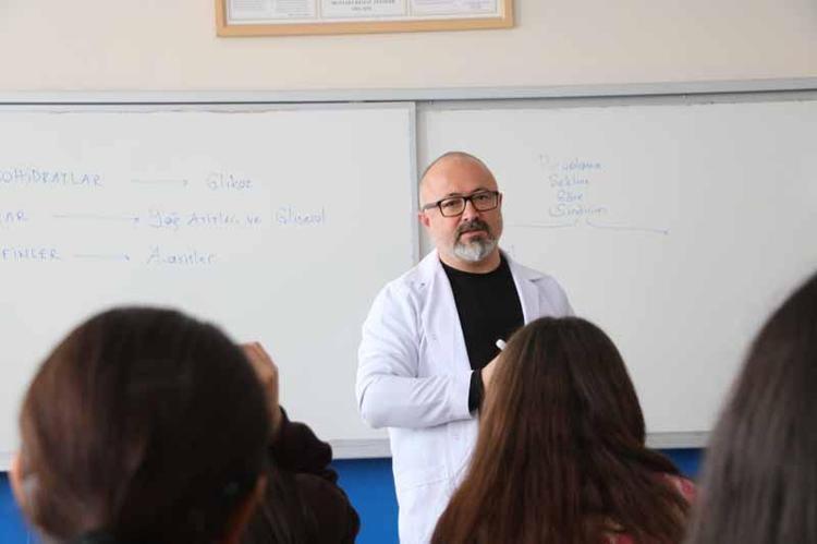 ‘KENDİMİ BURADA DAHA İYİ İFADE EDECEĞİMİ DÜŞÜNÜYORUM’