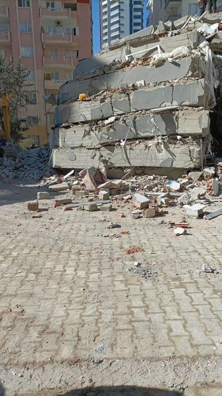 AYNI SİTEDE OTURDUĞU KIZININ APARTMANI, GÖZLERİ ÖNÜNDE YIKILDI