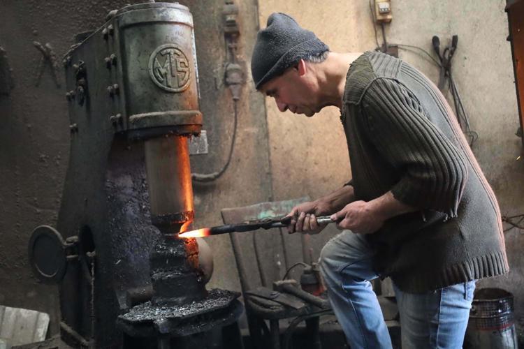 ARTIK NE ÇIRAK VAR NE DE KALFA