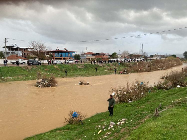 İSTEDİĞİ KÜPELERİ BİR HAFTA TAKABİLDİ