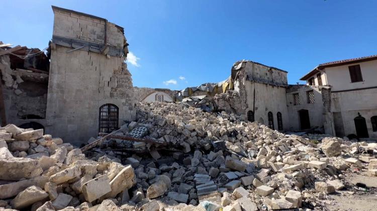 ‘GÜLEN YÜZLER, HATAY’IN ESKİ GÜNLERİNE DÖNECEĞİNİN İNANCINI İFADE ETTİ’