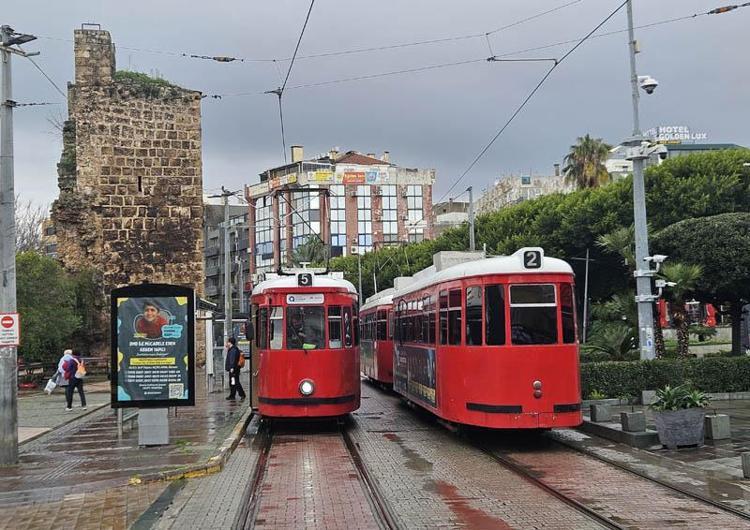 GEÇTİĞİ HER YERDE SIKINTI VAR