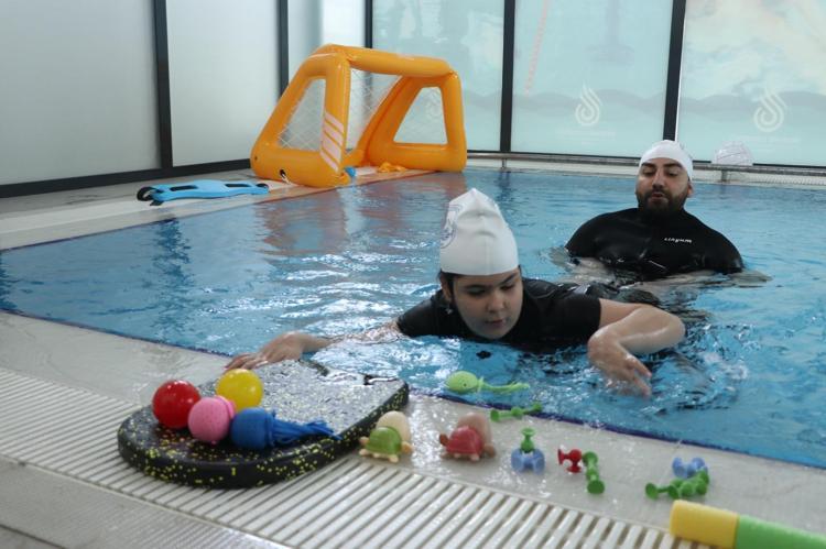 ‘ŞİMDİKİ ZEYNEP AŞIRI MUTLU’