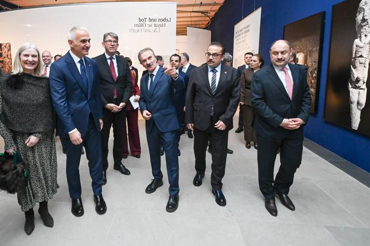 ‘TAŞ TEPELER EVRENSEL BİR DEĞER TAŞIYOR’