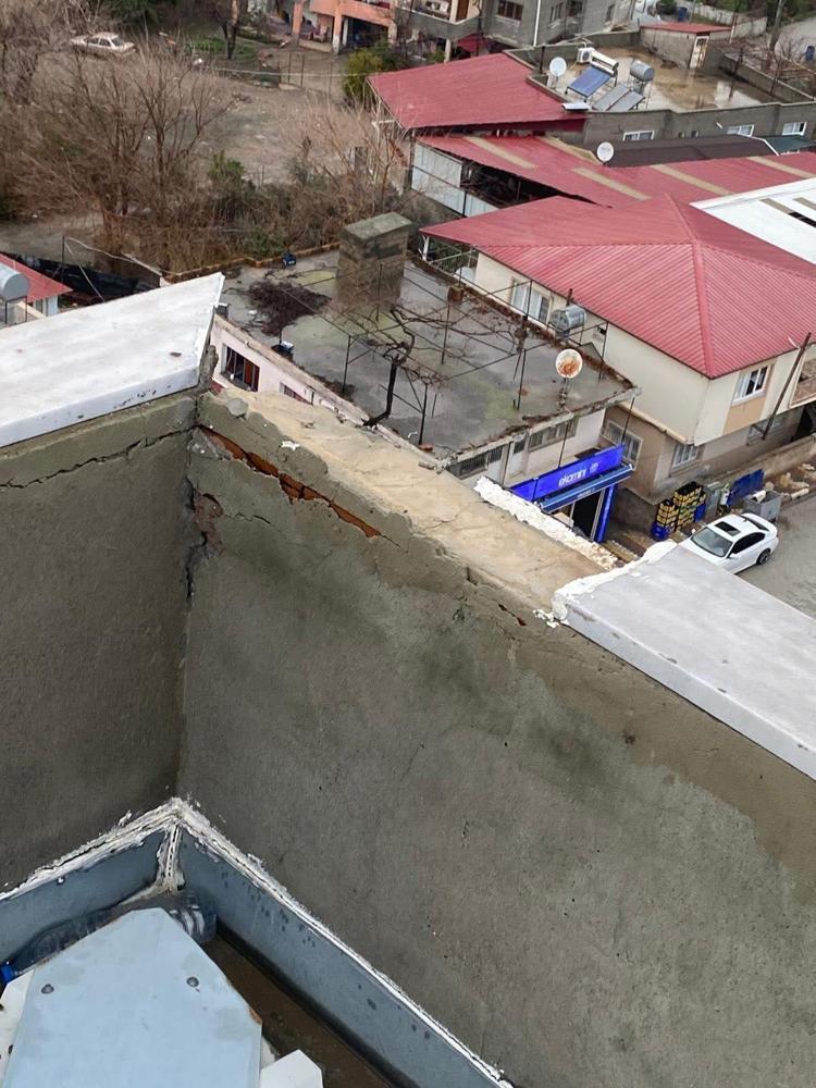 APARTMANA YILDIRIM İSABET ETTİ