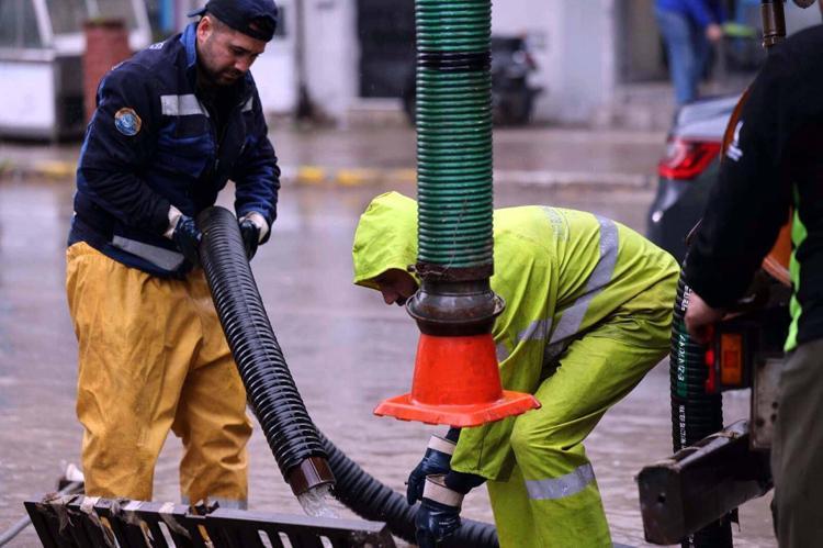 BELEDİYE EKİPLERİ SAHADA