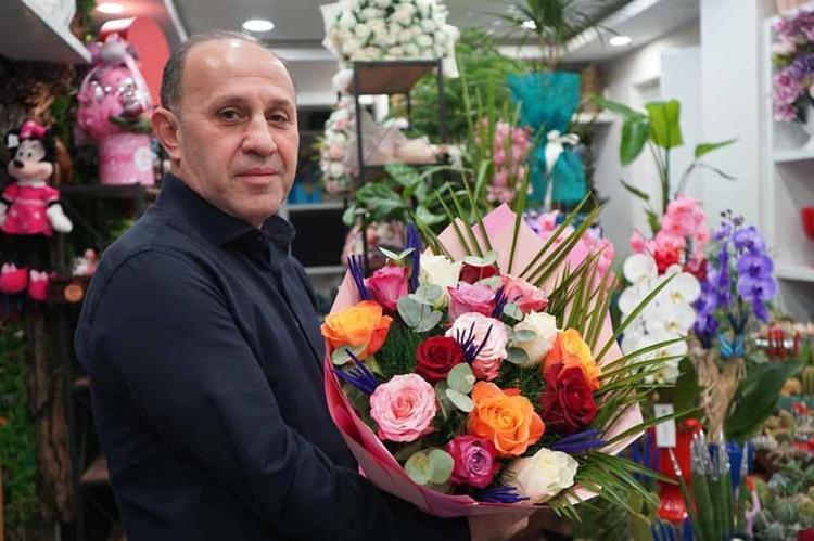 SEVGİYİ ANLATMANIN EN GÜZEL YOLU ÇİÇEKTİR