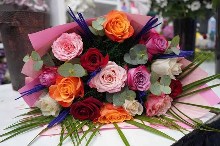 ÇİÇEK BİR EMEK VE SANATTIR