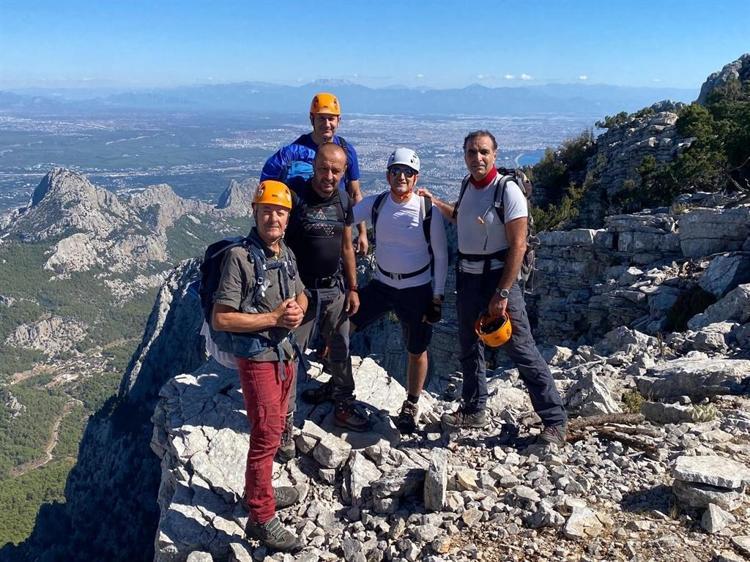 UNUMU ELEDİM, ELEĞİMİ ASTIM VE DAĞLARA YÖNELDİM