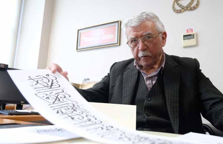 ‘GENÇLER BİZİM YAPTIĞIMIZ SANATLARA BAKIP GEÇMESİNLER’