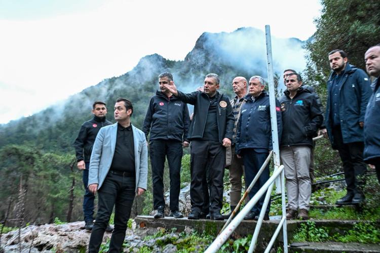 VALİ ŞAHİN TAŞKIN BÖLGELERİNDE İNCELEMELERDE BULUNDU