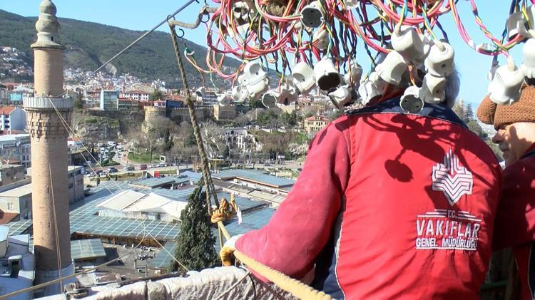 ‘GÖKYÜZÜNE GERDANLIK ASIYORUZ’