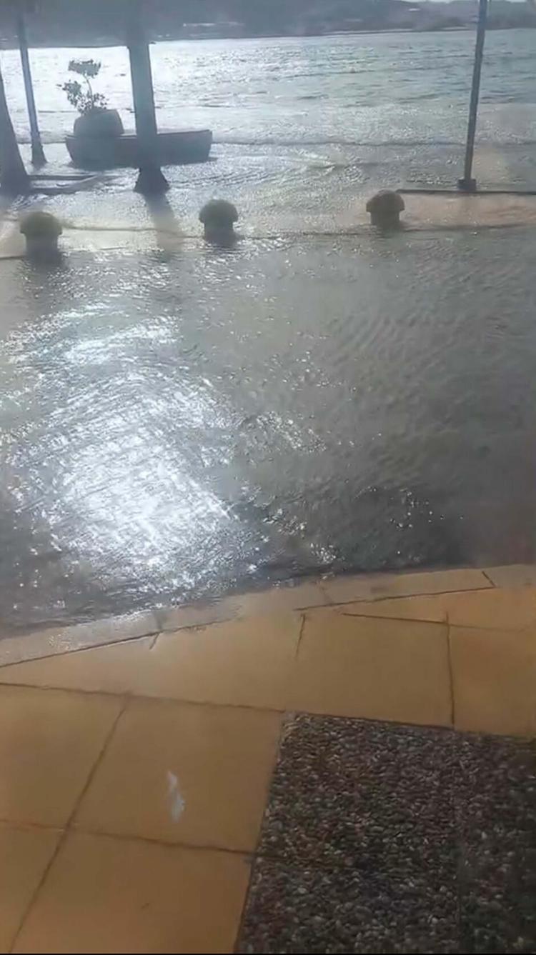 ÇEŞME’DE DENİZ TAŞTI