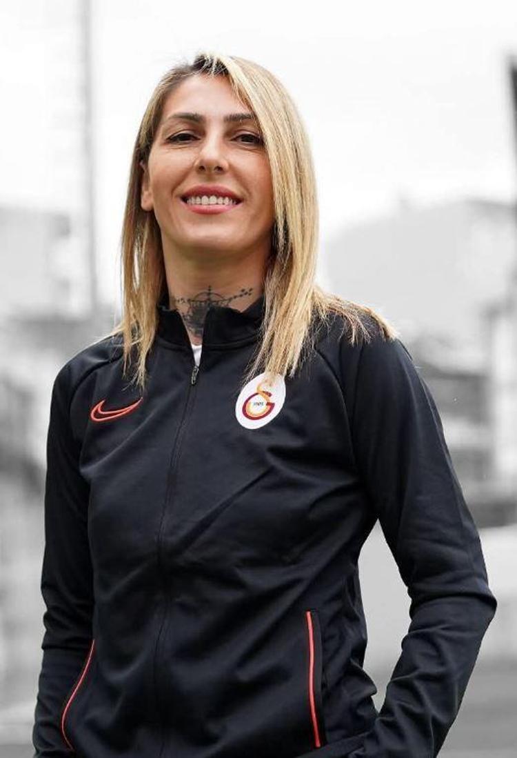 ANNESİNİN YANINA DEFNEDİLDİ