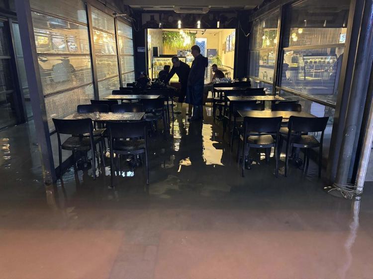 KORDONBOYU SULAR ALTINDA