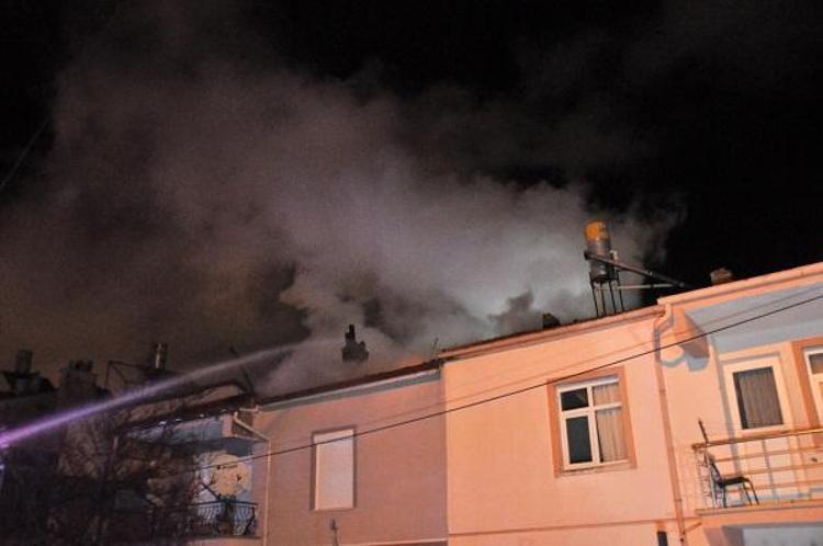 ÇATI KADINDA EKMEK PİŞİRİLMİŞ