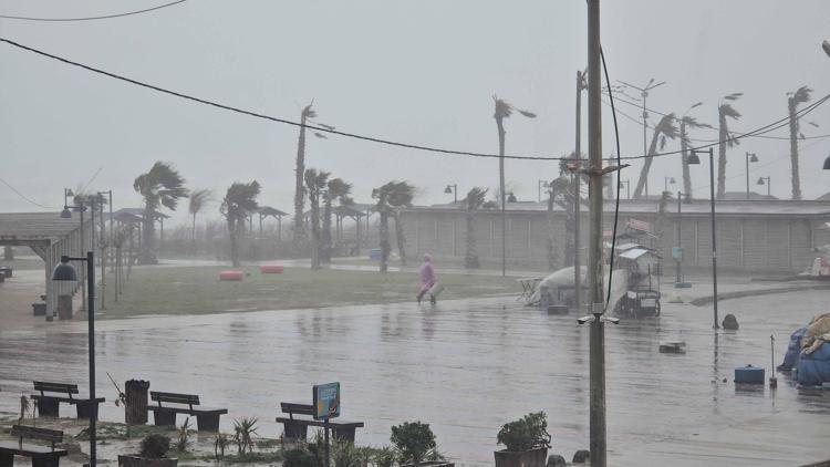 SAMANDAĞDA DEV DALGALAR