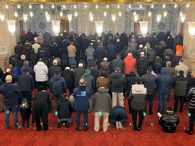 ‘BURADA NAMAZ KILMAK AYRI BİR DUYGU’