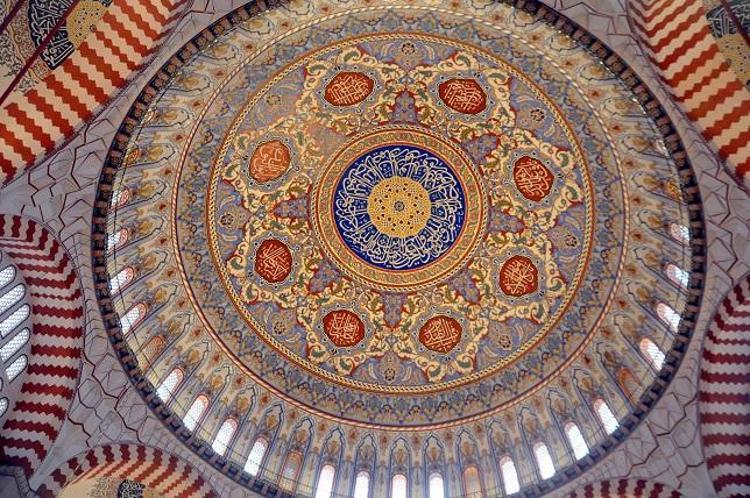 ‘ESKİ GÖRKEMİNE KAVUŞTUĞUNU GÖRÜYORUZ’