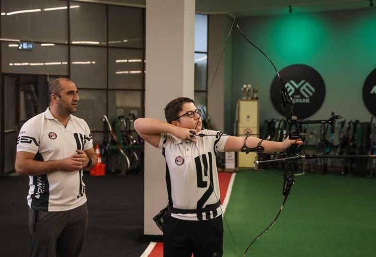 OLİMPİYATLARDA YARIŞABİLMEK İÇİN ÇALIŞIYOR