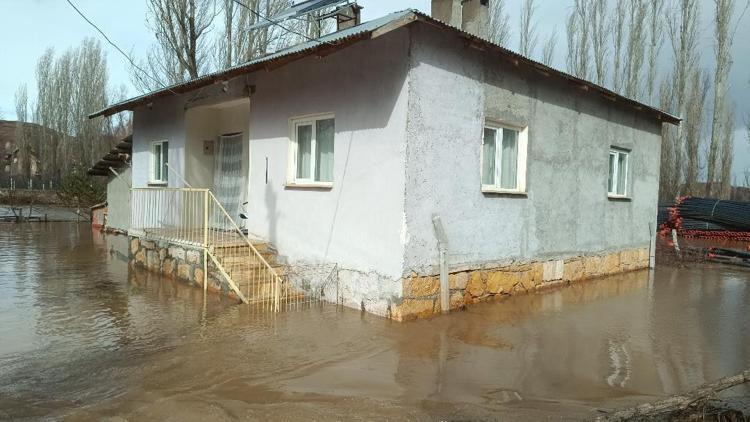 KALIN BELDESİNDE 1O EVİ SU BASTI