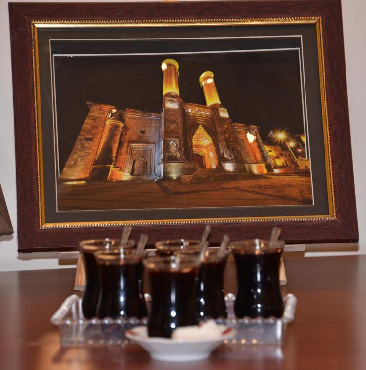 KOŞA KOŞA GELİYORUM