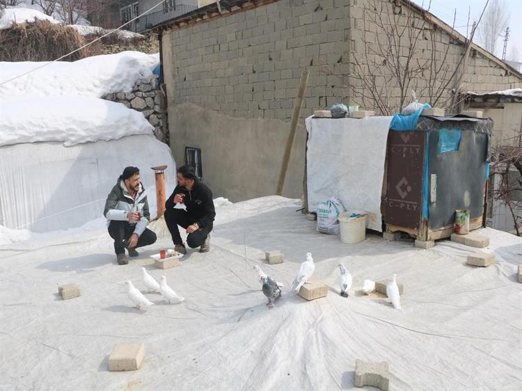 ONLARLA VAKİT GEÇİRMEK BENİ RAHATLATIYOR