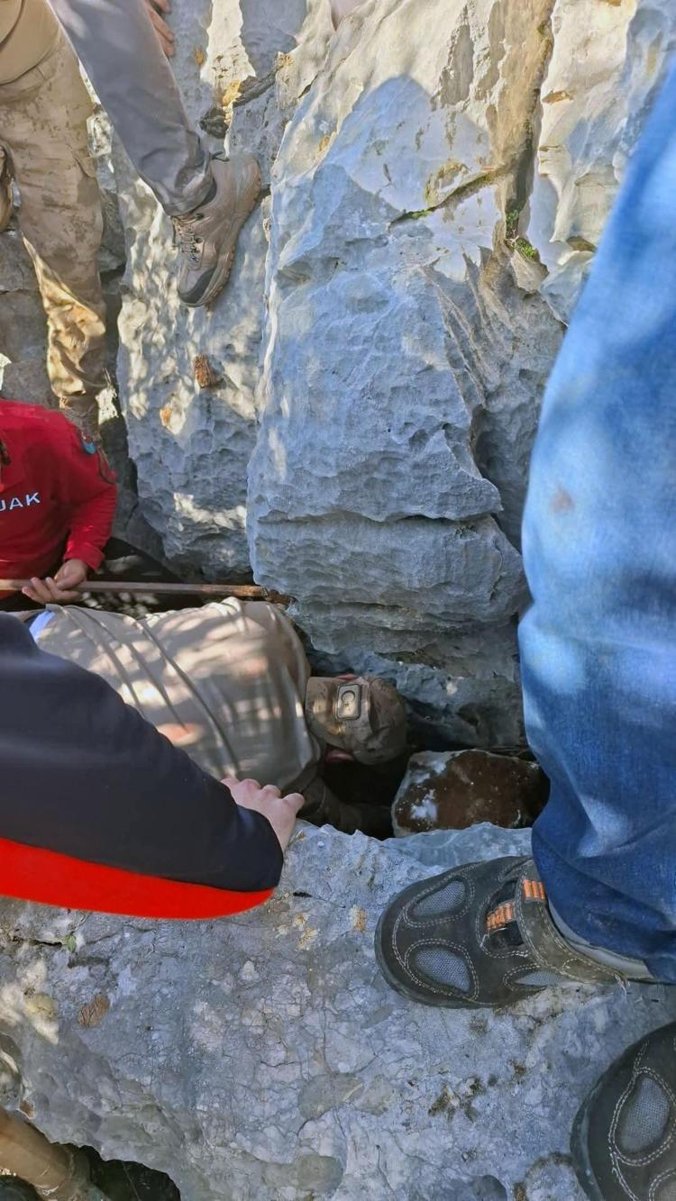 KAYALIK BÖLGEDE SIKIŞTI