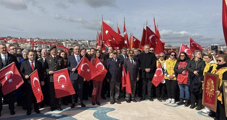 TEKNELER DE FERİBOTA EŞLİK ETTİ