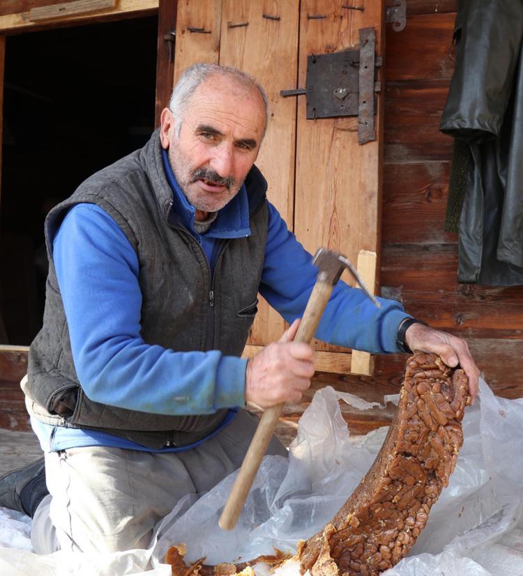KAZANLARDA PİŞİREREK ŞIRASINI ÇIKARIYORUZ
