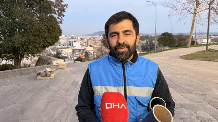 KİMİ EZANI BEKLİYOR, KİMİ TOPU BEKLİYOR