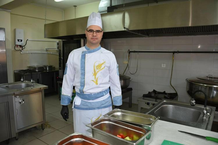 YEMEKLERİ İMECE USULÜYLE YAPTIK