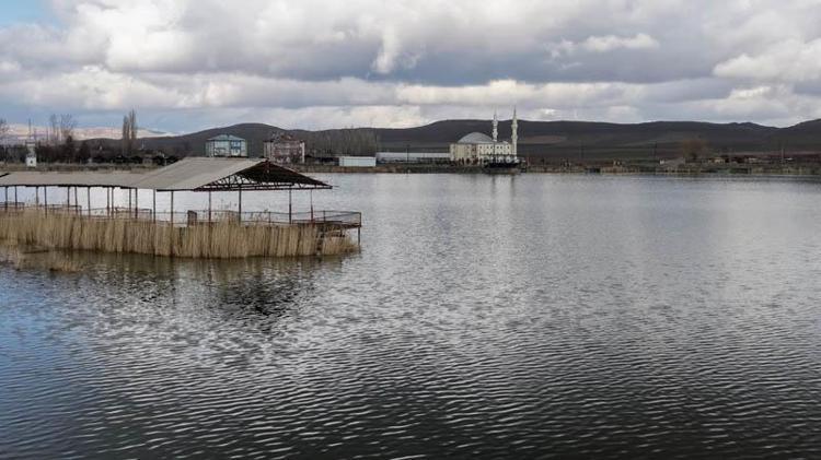 RÜZGARLA KARLAR ANİDEN ERİDİ