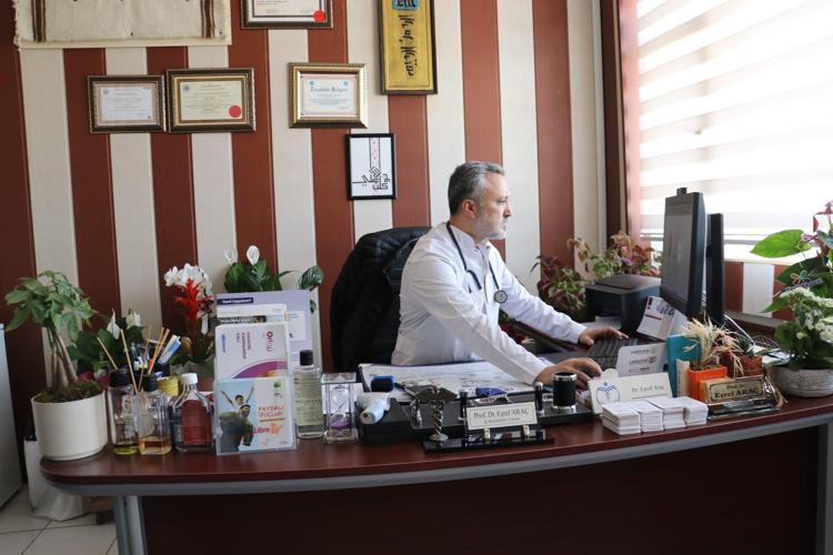 ‘EKRAN BAĞIMLILIĞI OBEZİTENİN EN BÜYÜK PROBLEMLERİNDEN BİRİ’