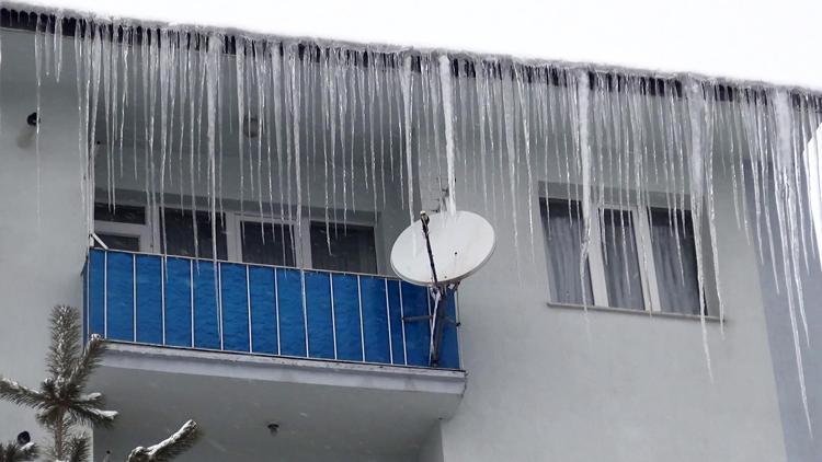 ÇATILARDA SARKITLAR OLUŞTU