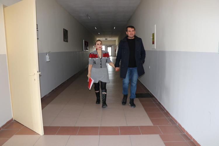 EŞİMLE BİRLİKTE SON SINIF ÖĞRENCİSİYİZ