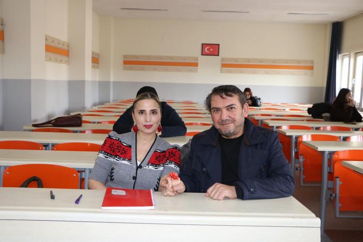 EŞİMLE BİR ARADA OLMAKTAN HİÇ BIKMADIM