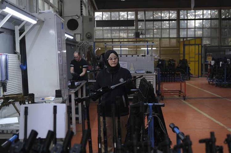 KADINLAR SAVUNMADA DA OLMALI