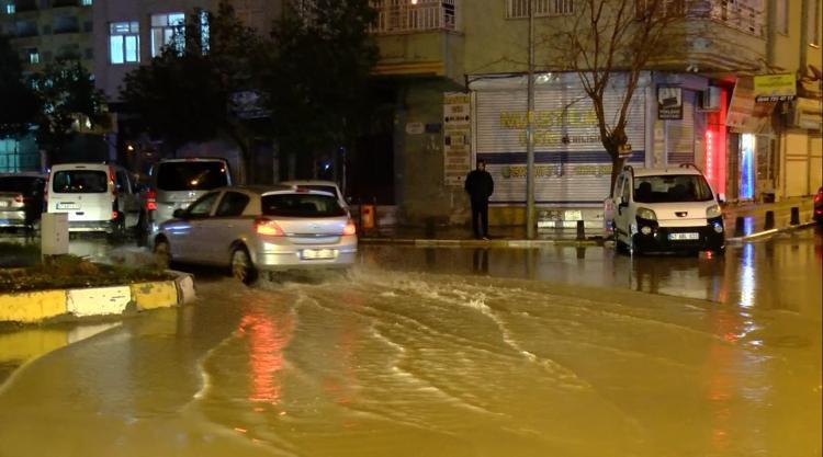 ‘LAĞIM KOKUSUNDAN BURNUMUZU KAPATMAK ZORUNDA KALIYORUZ’