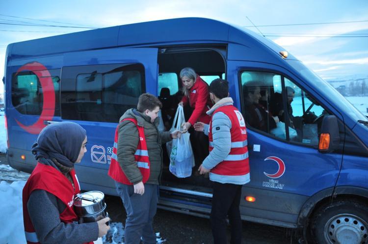YALNIZ YAŞAYAN ESMER DAĞ’A MİSAFİR OLDULAR