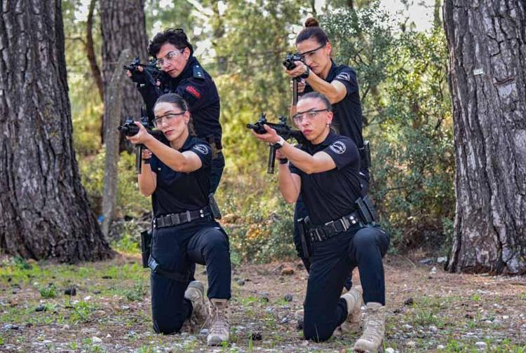 ZORLU EĞİTİMLERDEN GEÇİYORLAR